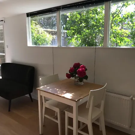 De Haarlemse Logeerkamer * הארלם